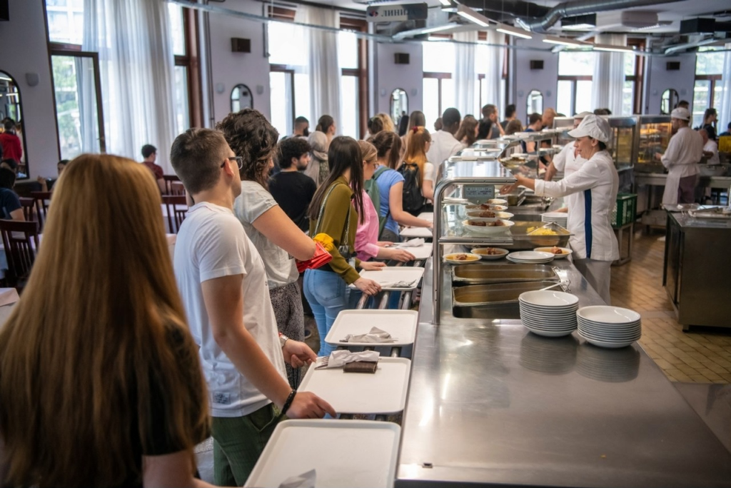 Why Schools in India Should Use MealPe for School Lunch, Meals, and Snacks Ordering